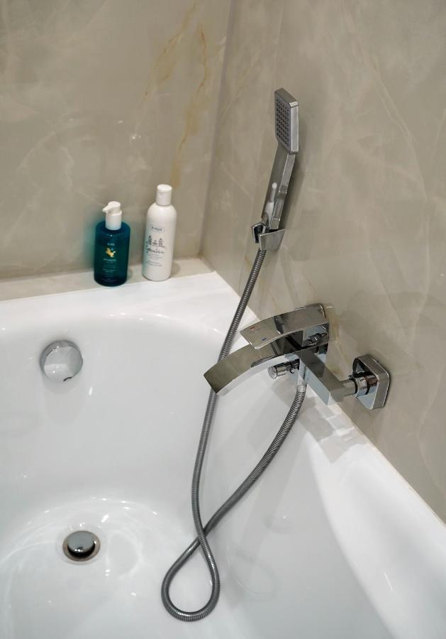 Nice Apartament With Small Tub Warsaw Luaran gambar